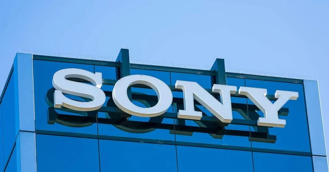 Sony patenteia sistema híbrido que pode reduzir jogos de 150 GB para 100 MB, mas exige conexão permanente
